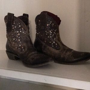 3️⃣for 3️⃣0️⃣ MIA studded ankle bootie 6.5